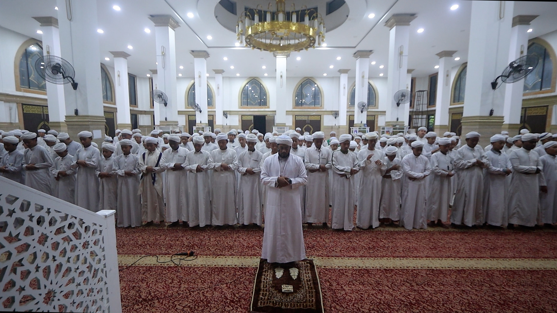 Shalat Zuhur & Istirahat
